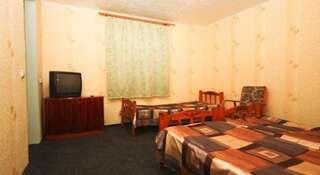 Гостевой дом Частная усадьба "У Машеньки" Заозёрное Семейный номер-6