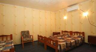 Гостевой дом Частная усадьба "У Машеньки" Заозёрное Семейный номер-8