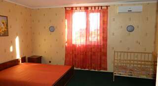 Гостевой дом Частная усадьба "У Машеньки" Заозёрное Семейный номер-3